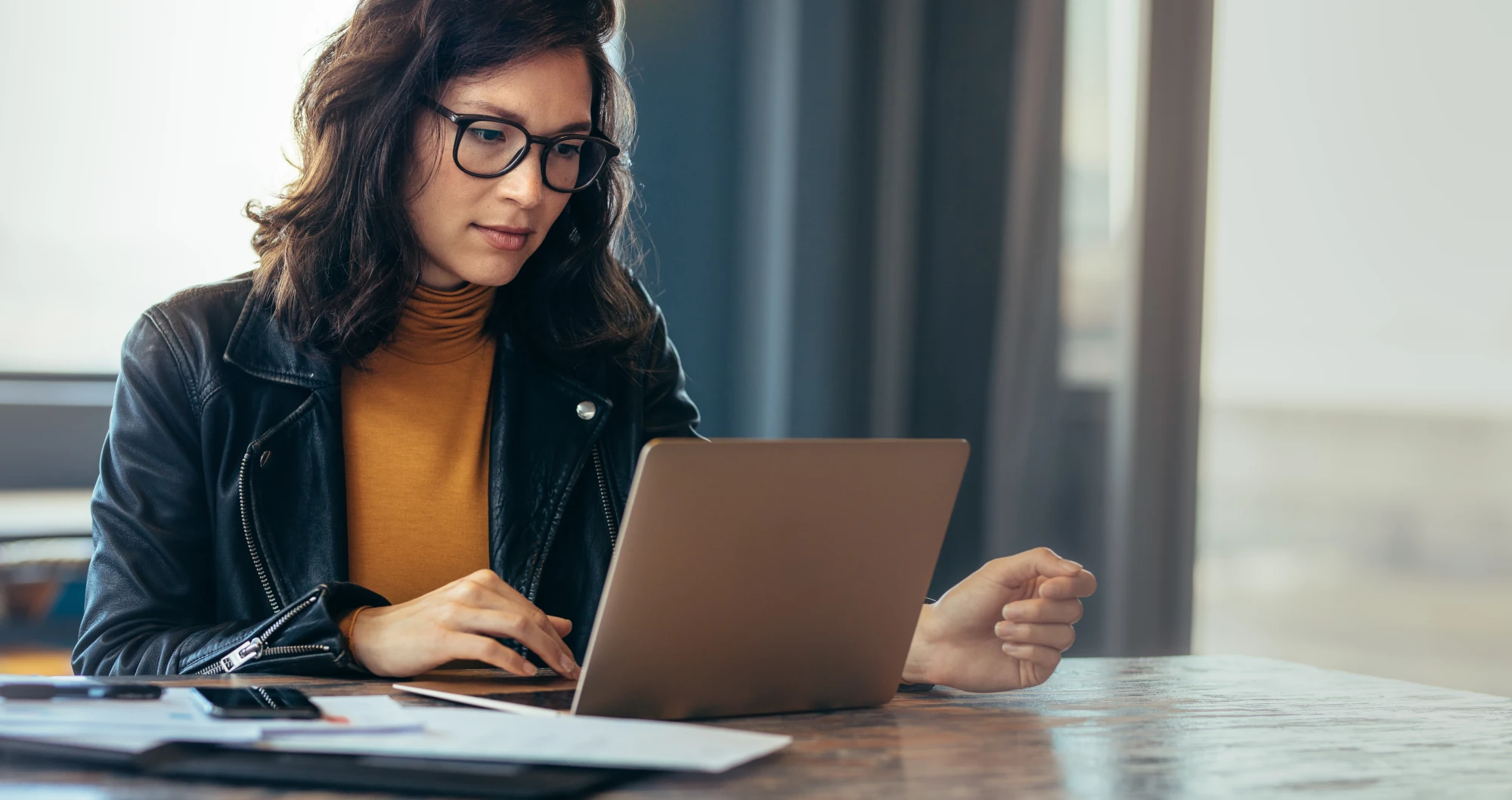 Adult using a laptop to search for primary care doctors accepting new patients in San Diego.